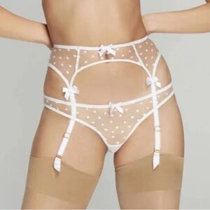 NWT Agent Provocateur Brie white Polka Dot Suspender Size 3
(Medium)